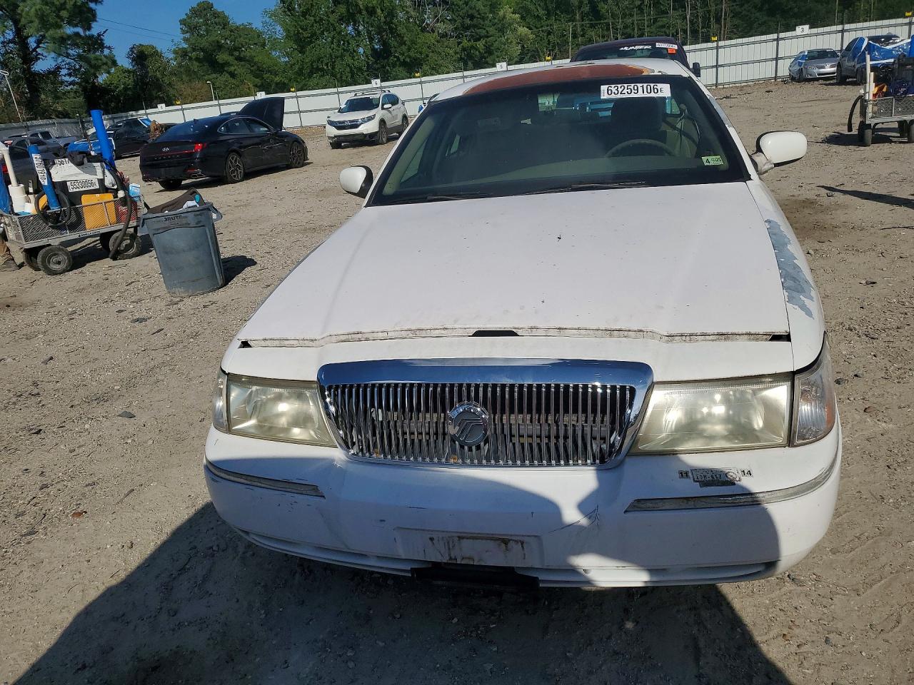 2003 Mercury Grand Marquis White vin: 2MEFM74W23X680400