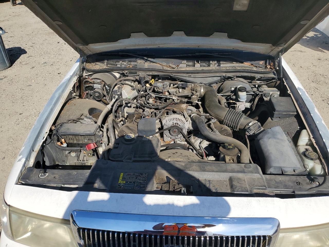 2003 Mercury Grand Marquis White vin: 2MEFM74W23X680400