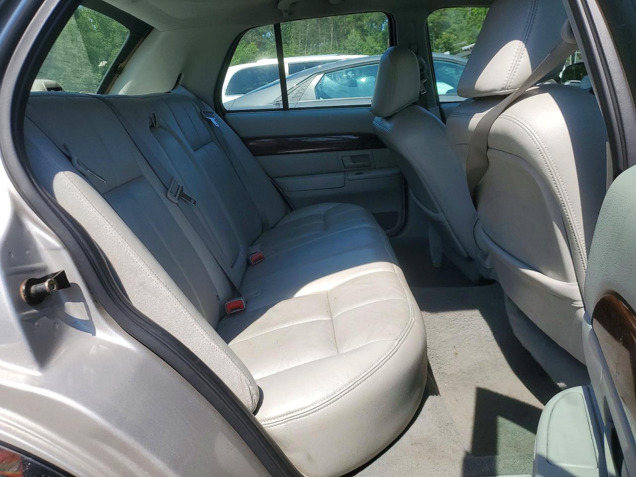 2003 Mercury Grand Marquis Gs Серебряный vin: 2MEFM74W23X686147