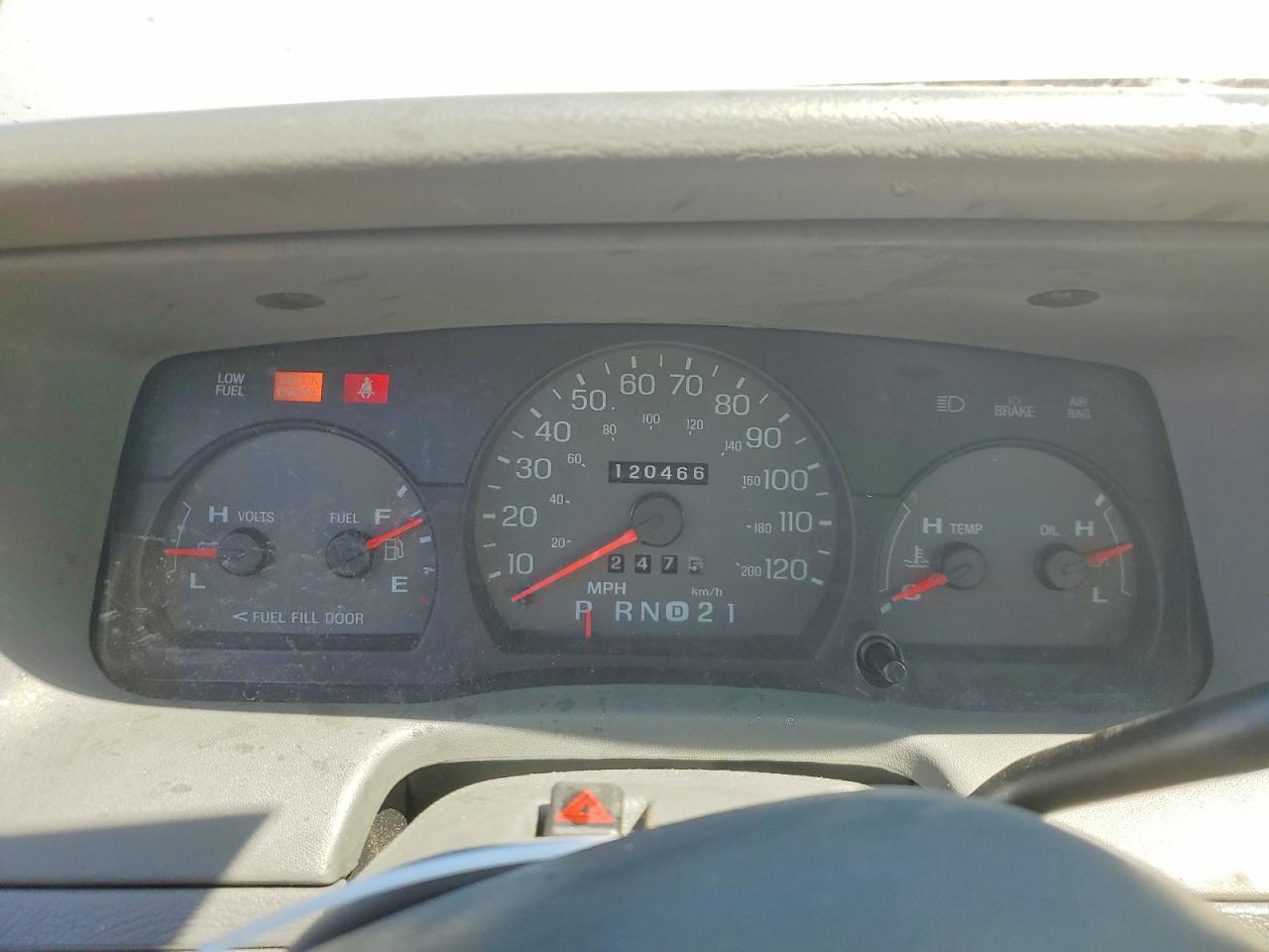 2003 Mercury Grand Marquis Gs Серебряный vin: 2MEFM74W23X686147