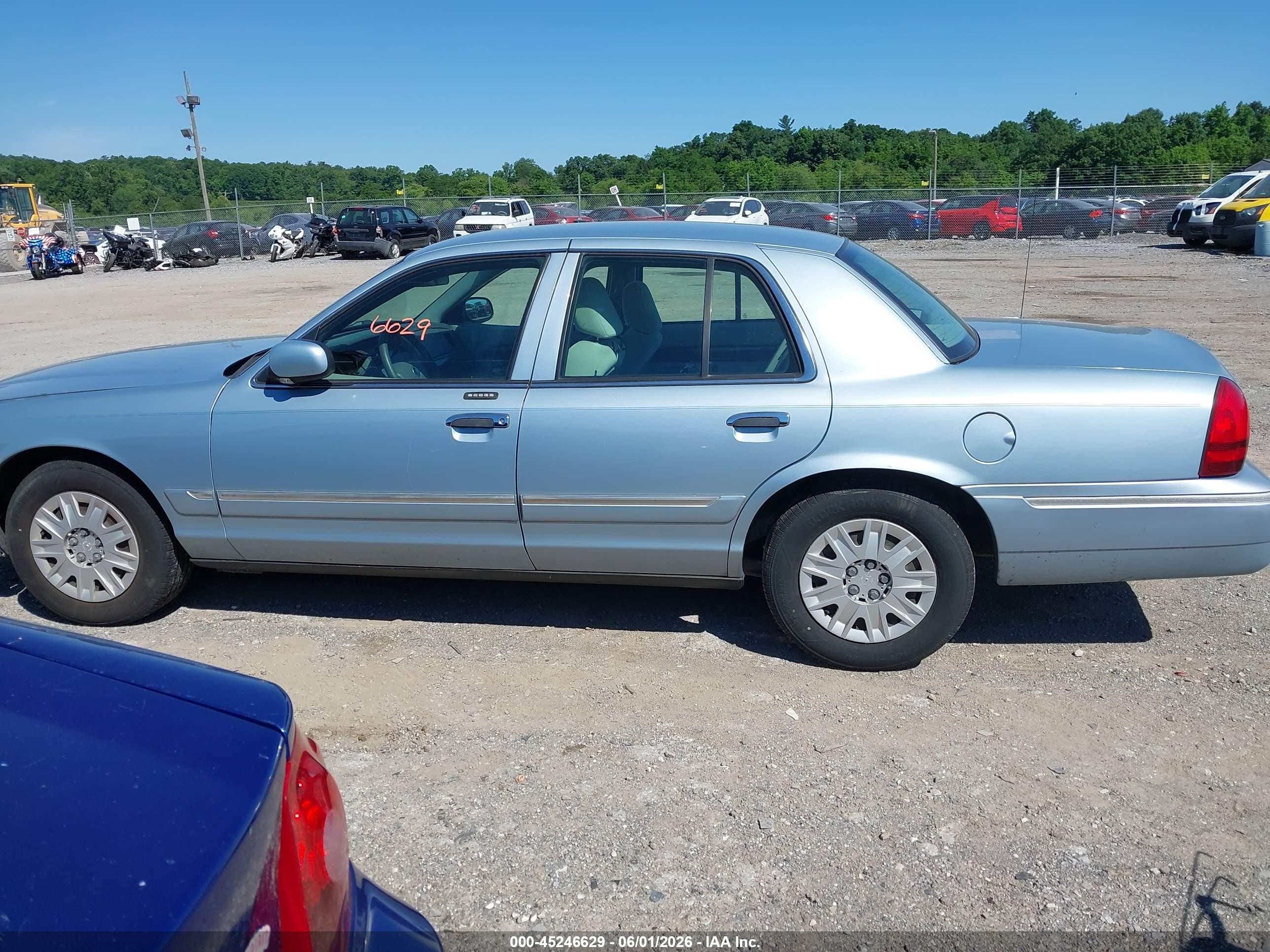 2005 Mercury Grand Marquis Gs Light Blue vin: 2MEFM74W25X622192