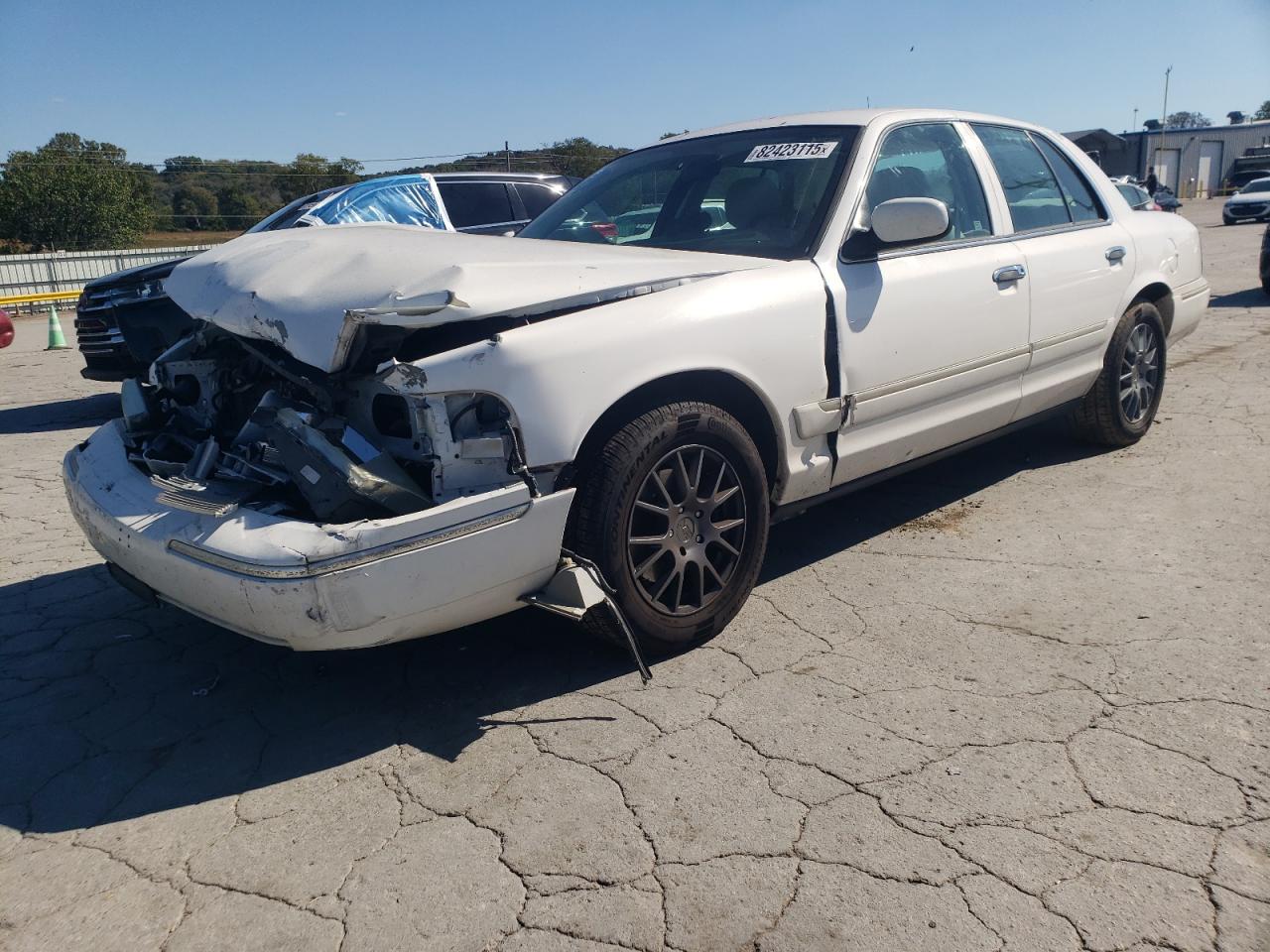 2005 Mercury Marquis White vin: 2MEFM74W25X635718