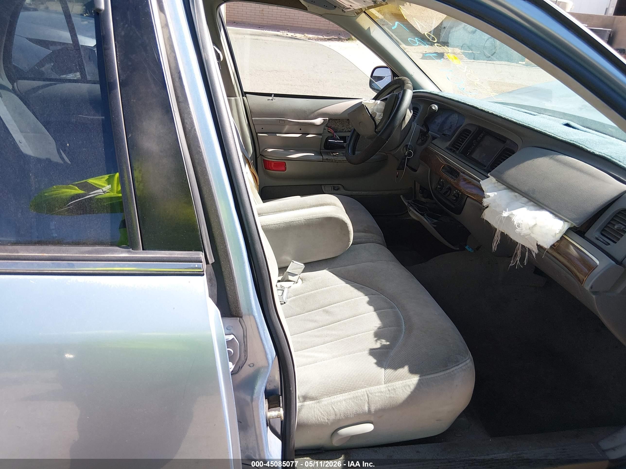 1998 Mercury Grand Marquis   Blue vin: 2MEFM74W2WX601487