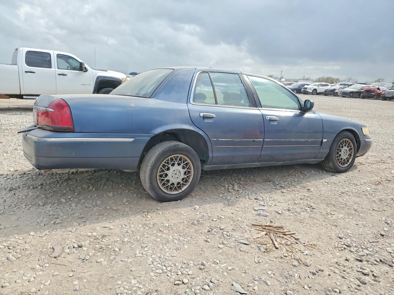 1998 Mercury Grand Marquis Blue vin: 2MEFM74W2WX616572