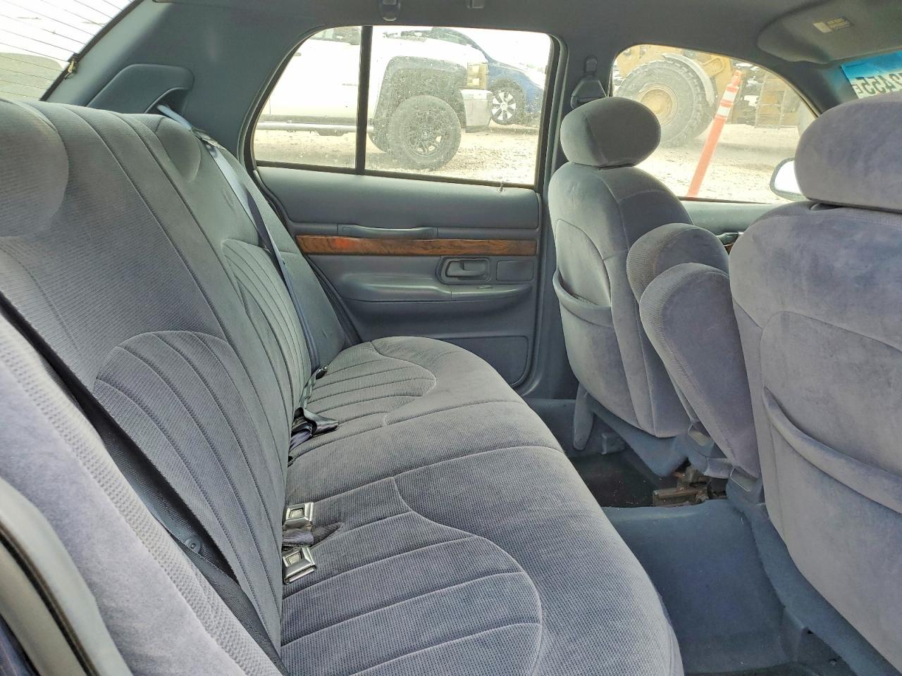 1998 Mercury Grand Marquis Blue vin: 2MEFM74W2WX616572