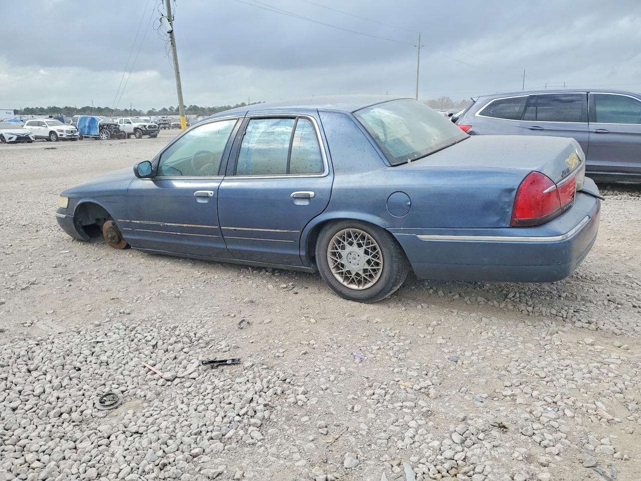 1998 Mercury Grand Marquis Blue vin: 2MEFM74W2WX616572