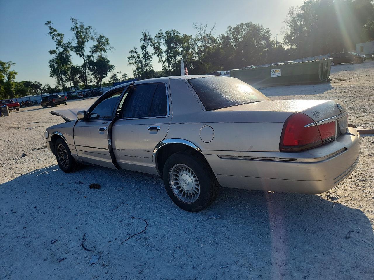 1998 Mercury Grand Marquis Gs Silver vin: 2MEFM74W2WX620198