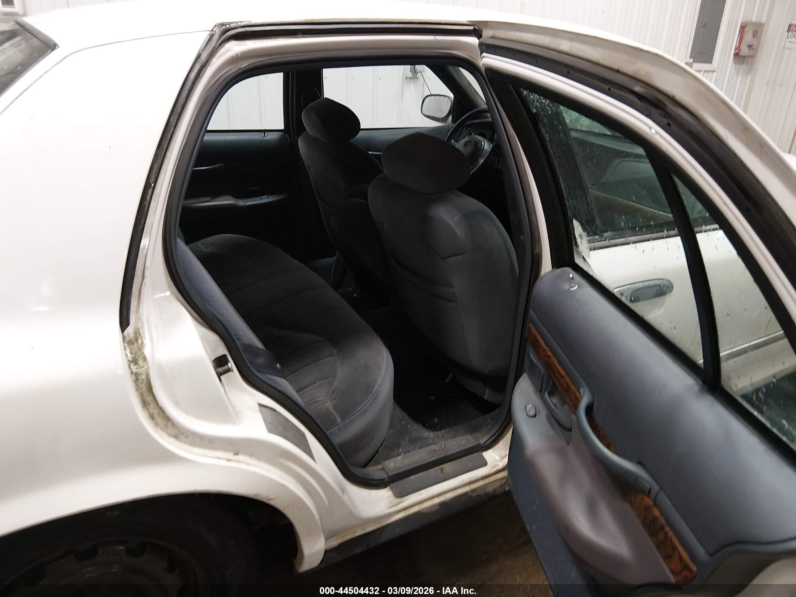 1998 Mercury Grand Marquis   White vin: 2MEFM74W2WX663715