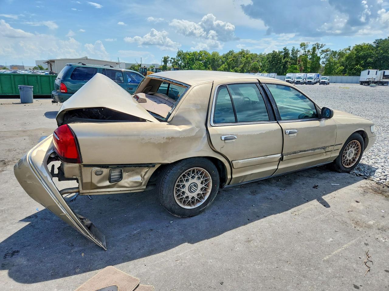 1999 Mercury Grand Marquis Gs Gold vin: 2MEFM74W2XX656636