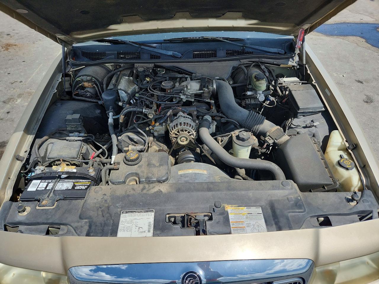 1999 Mercury Grand Marquis Gs Gold vin: 2MEFM74W2XX656636