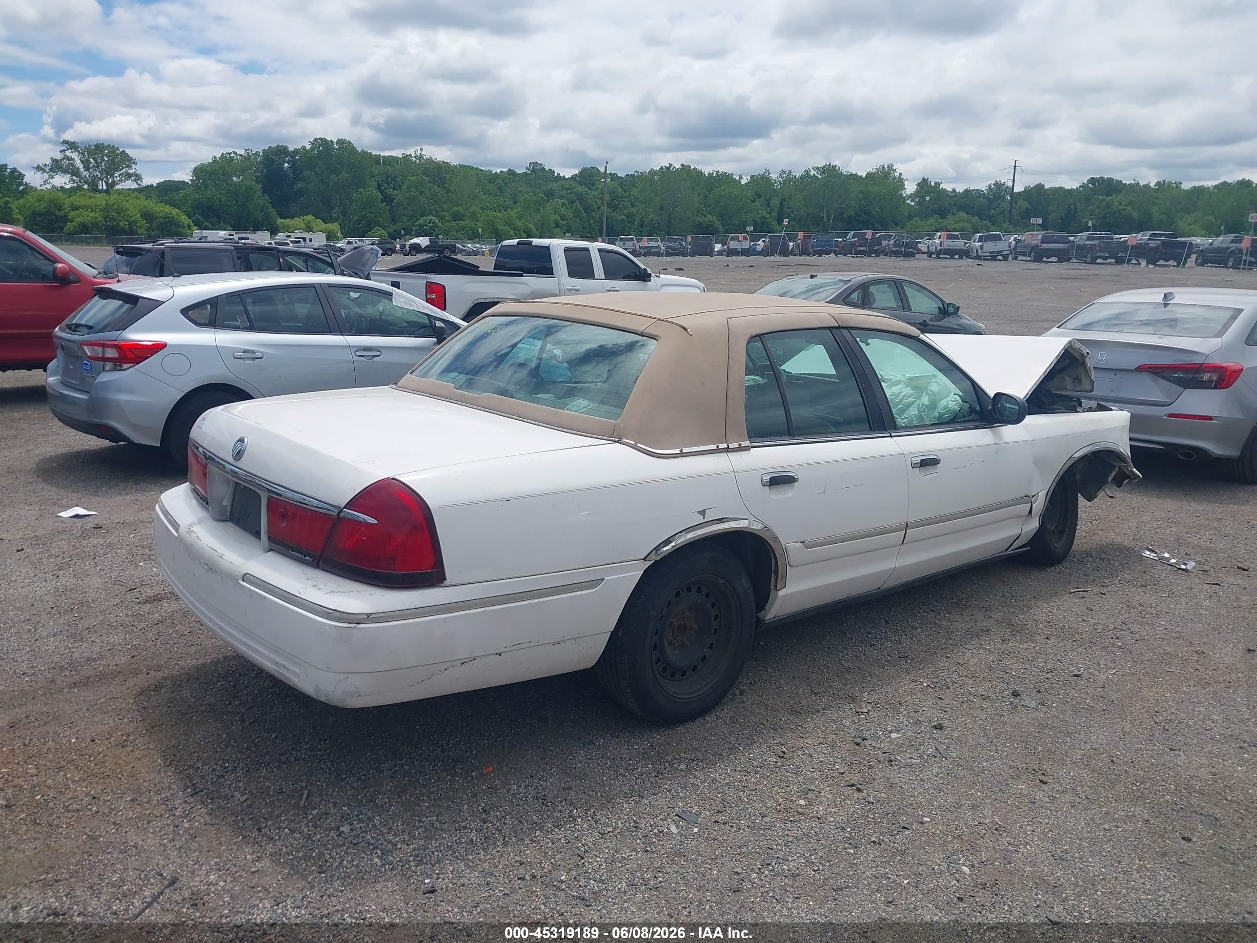 2000 Mercury Grand Marquis Gs White vin: 2MEFM74W2YX677147