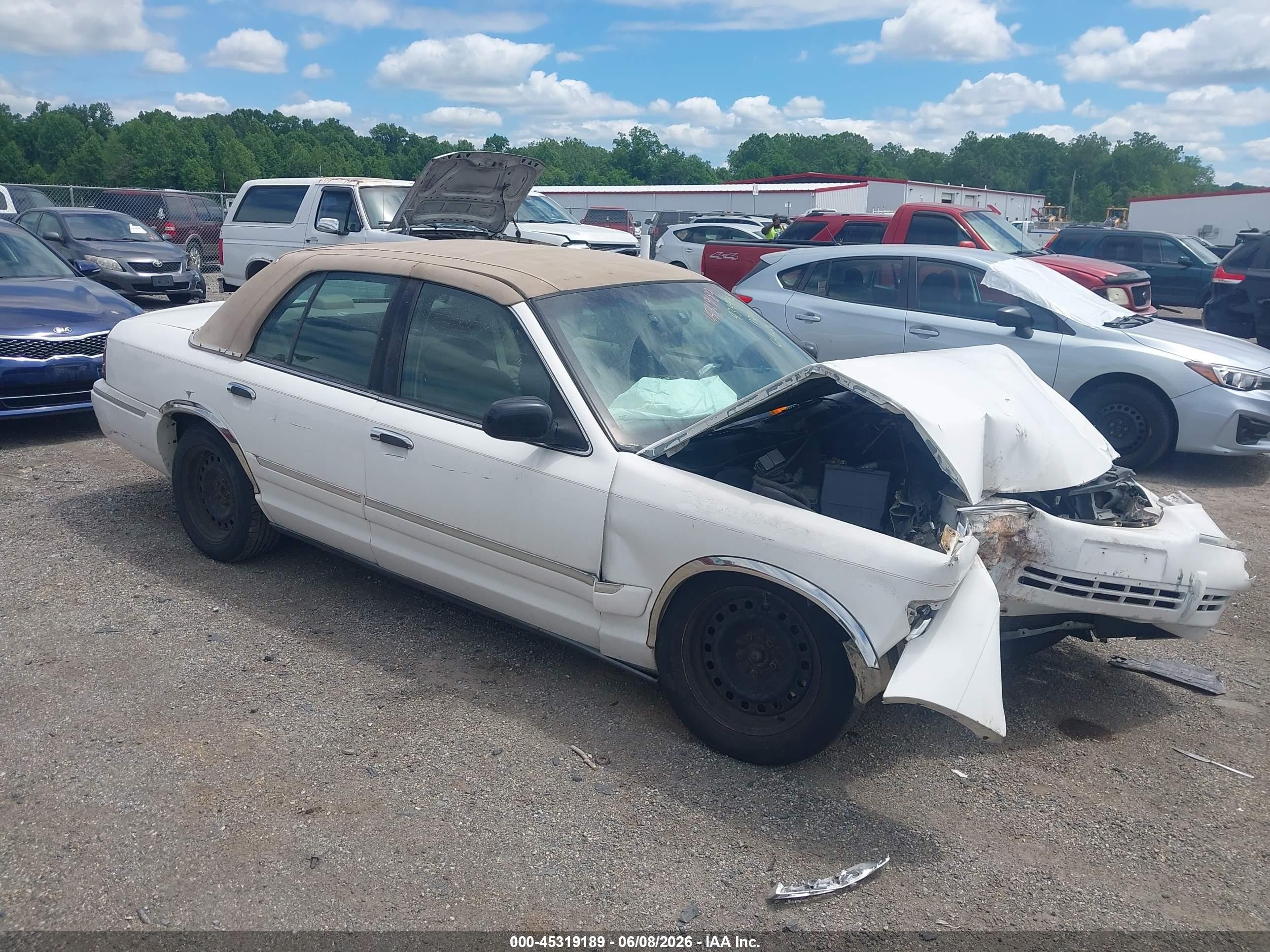 2000 Mercury Grand Marquis Gs White vin: 2MEFM74W2YX677147