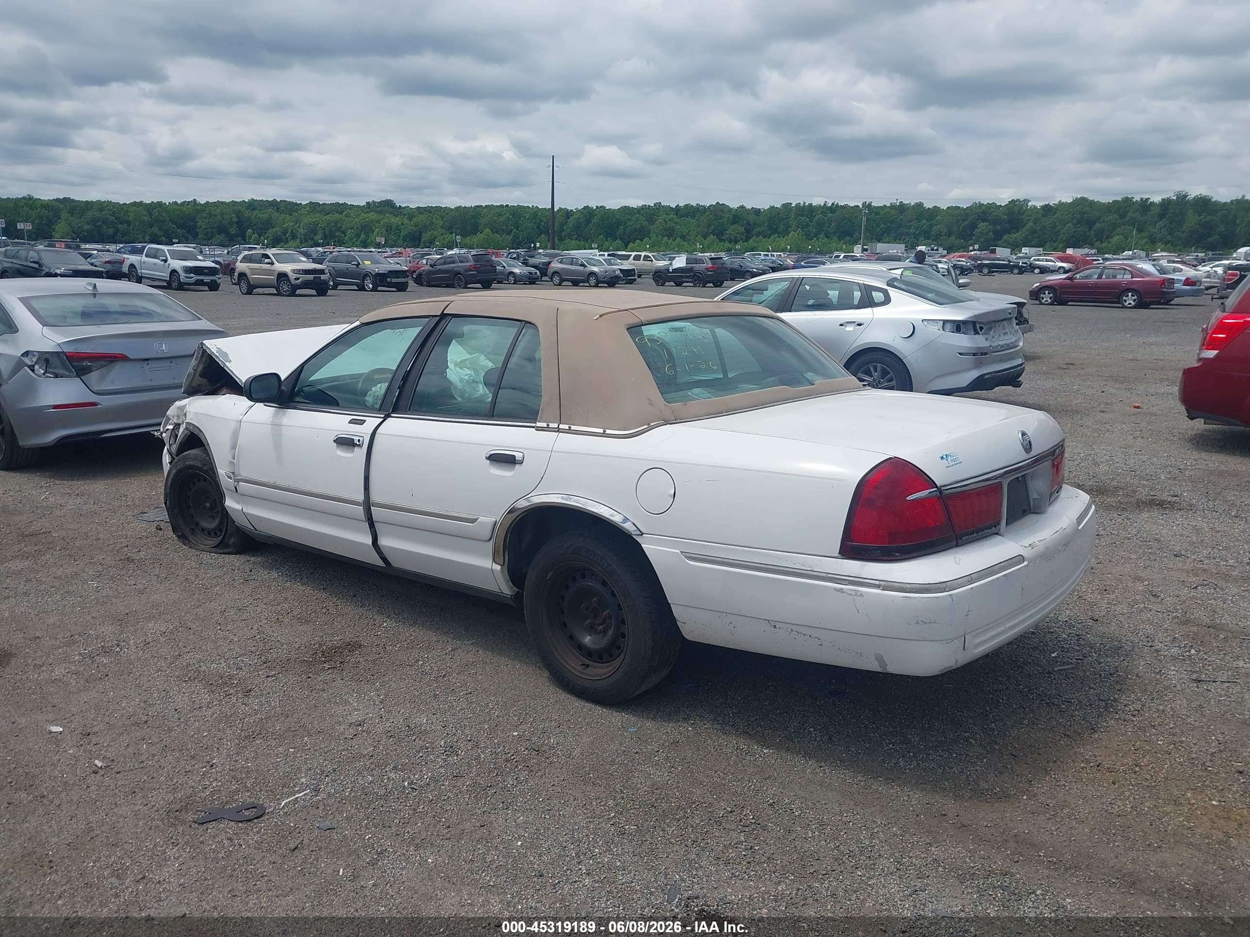 2000 Mercury Grand Marquis Gs White vin: 2MEFM74W2YX677147