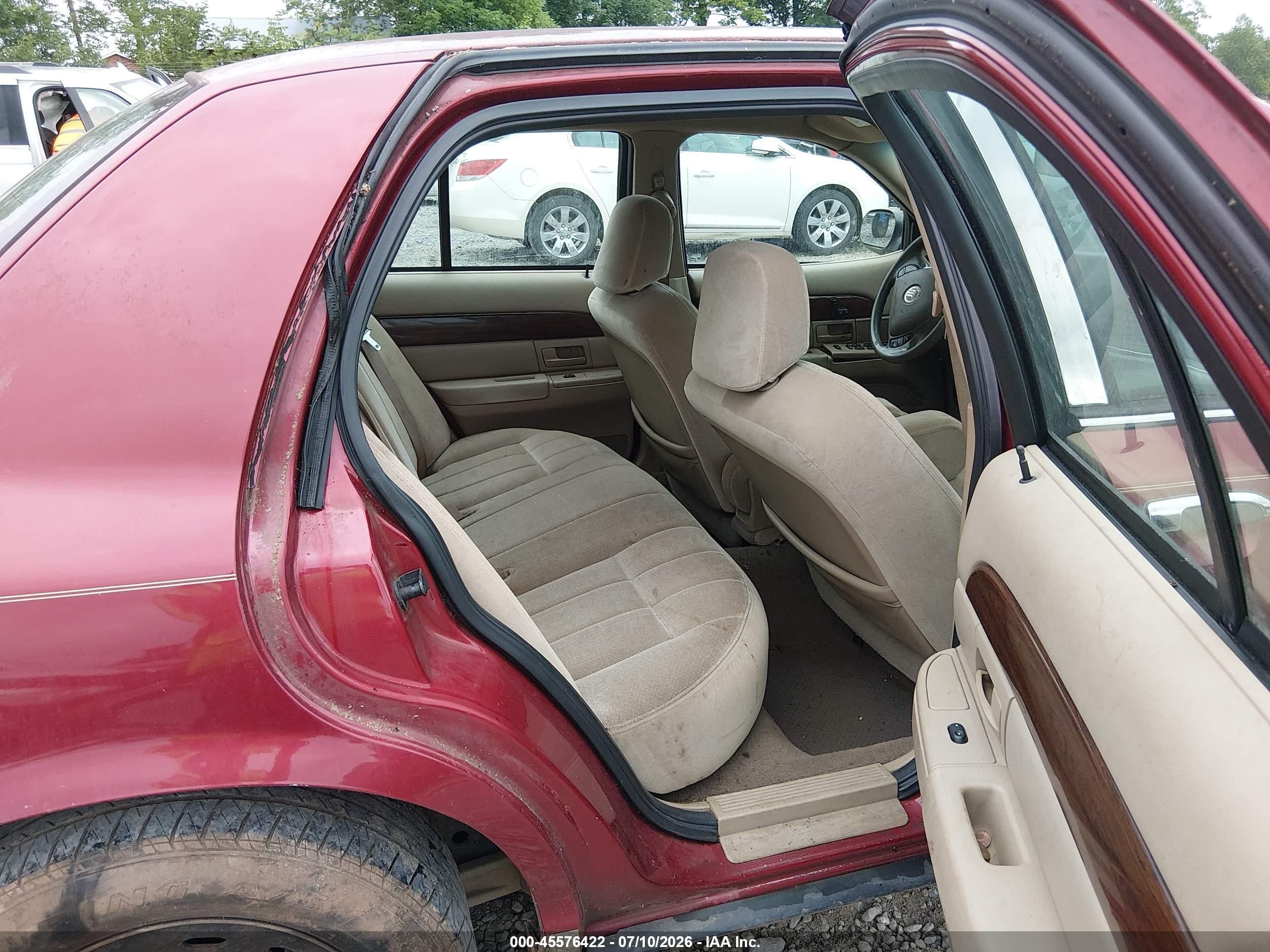 2003 Mercury Grand Marquis Gs Красный vin: 2MEFM74W33X608623