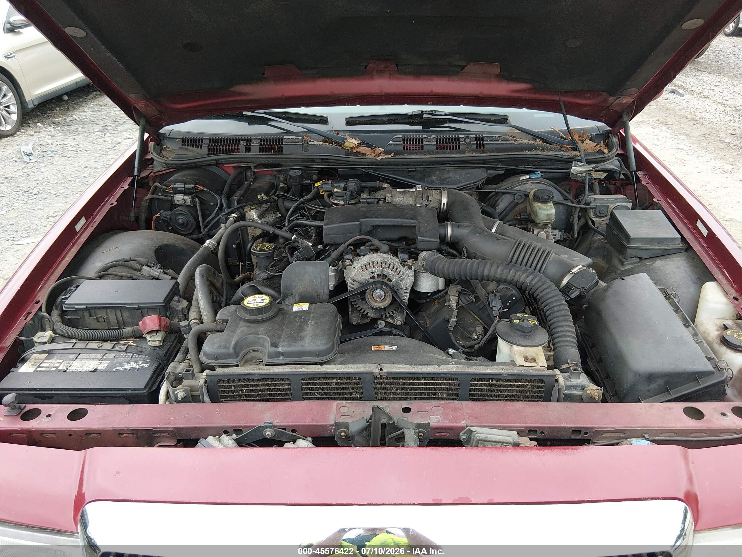 2003 Mercury Grand Marquis Gs Красный vin: 2MEFM74W33X608623