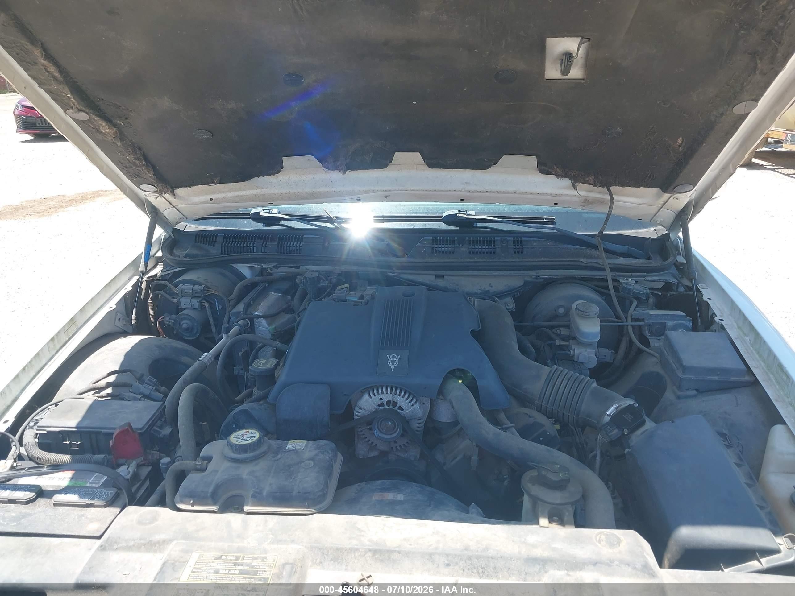 2003 Mercury Grand Marquis Gs Белый vin: 2MEFM74W33X635675