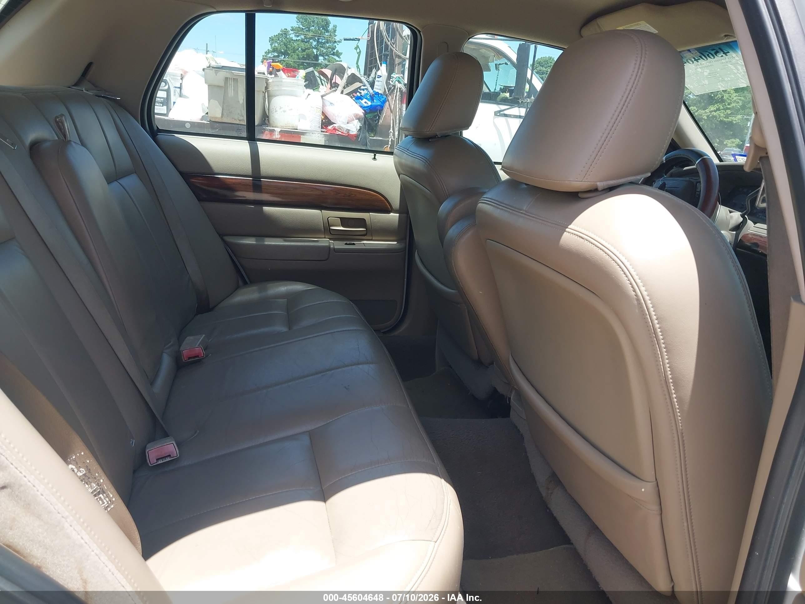 2003 Mercury Grand Marquis Gs Белый vin: 2MEFM74W33X635675