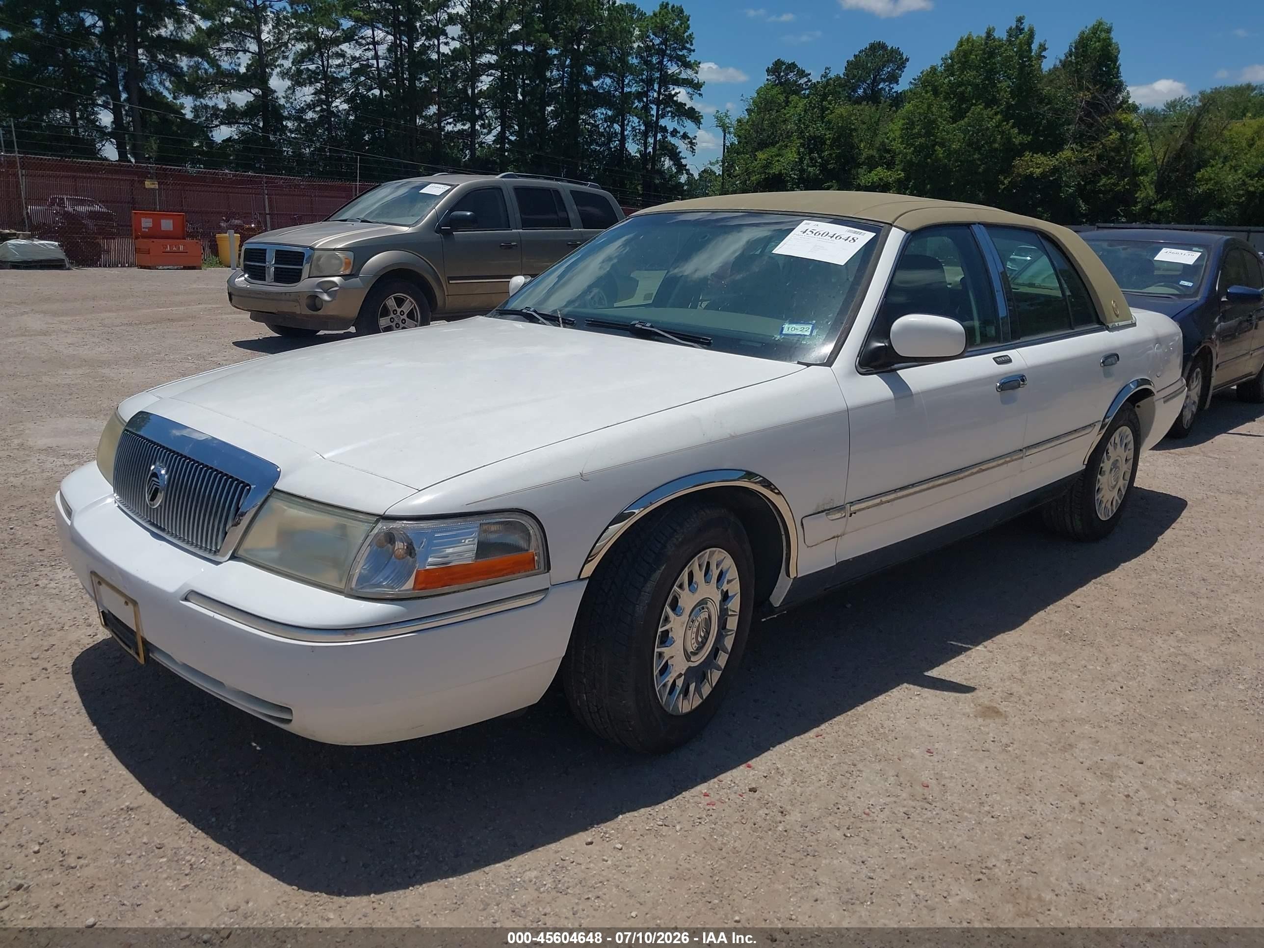 2003 Mercury Grand Marquis Gs Белый vin: 2MEFM74W33X635675