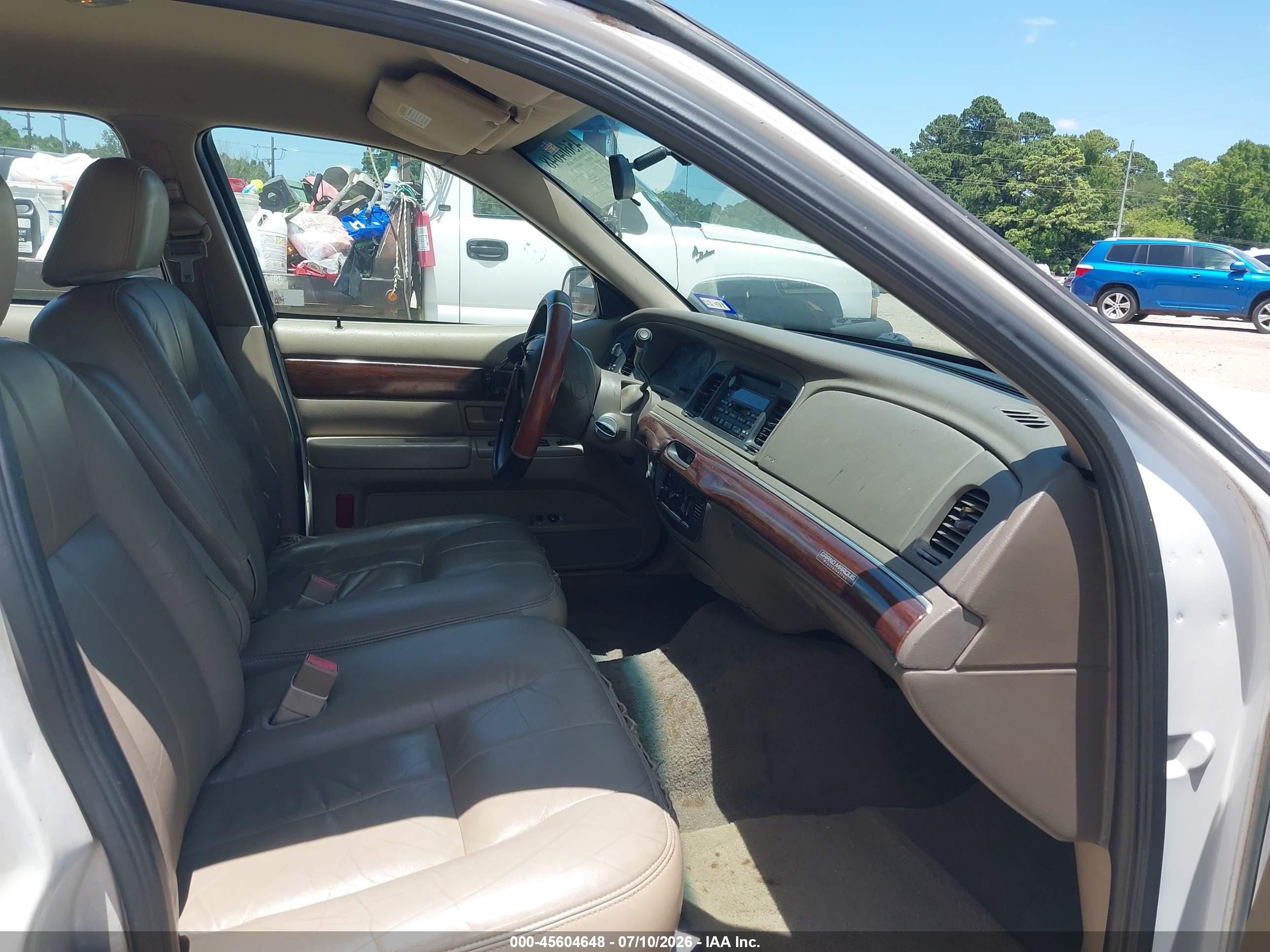 2003 Mercury Grand Marquis Gs Белый vin: 2MEFM74W33X635675