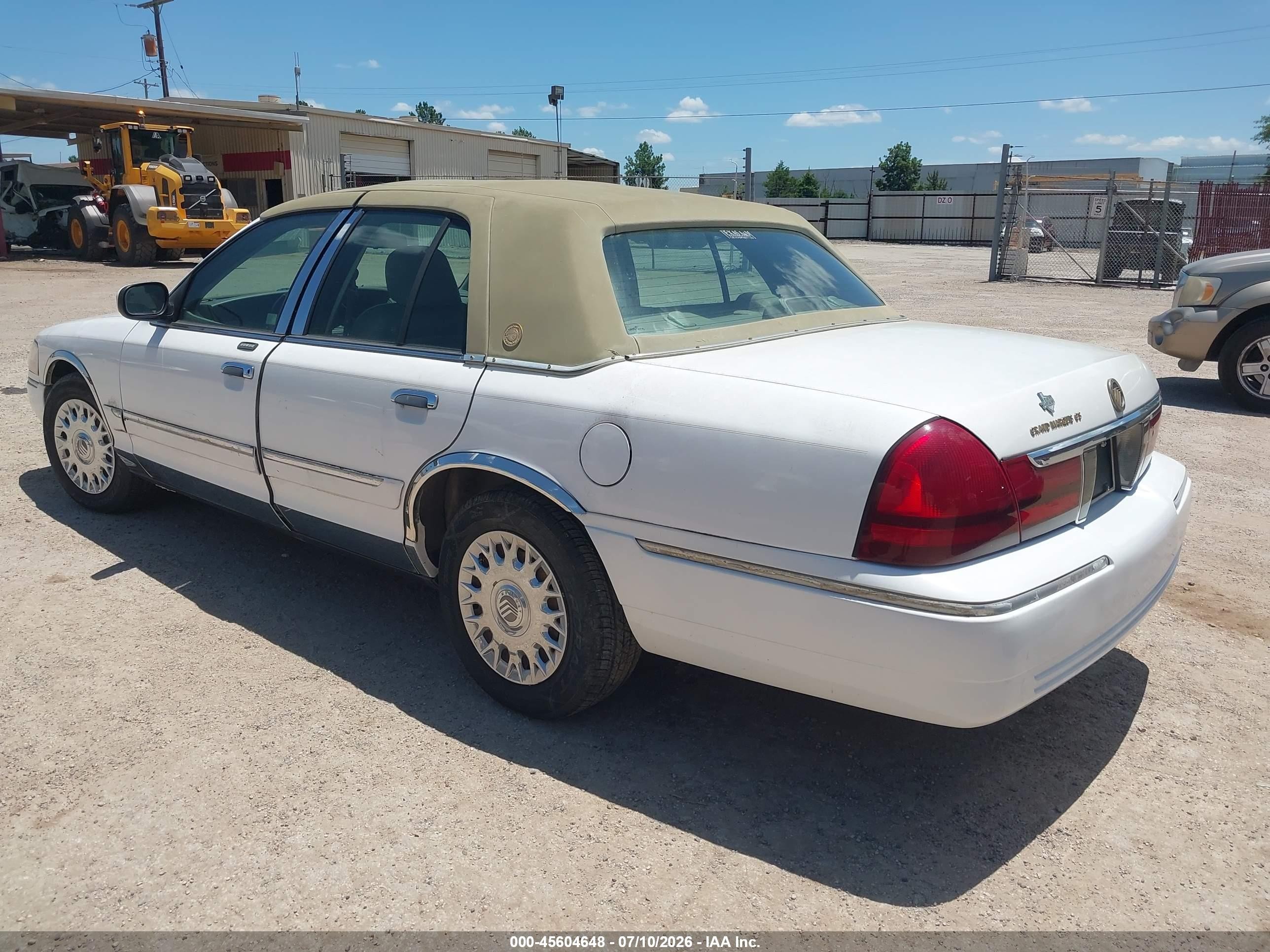 2003 Mercury Grand Marquis Gs Белый vin: 2MEFM74W33X635675