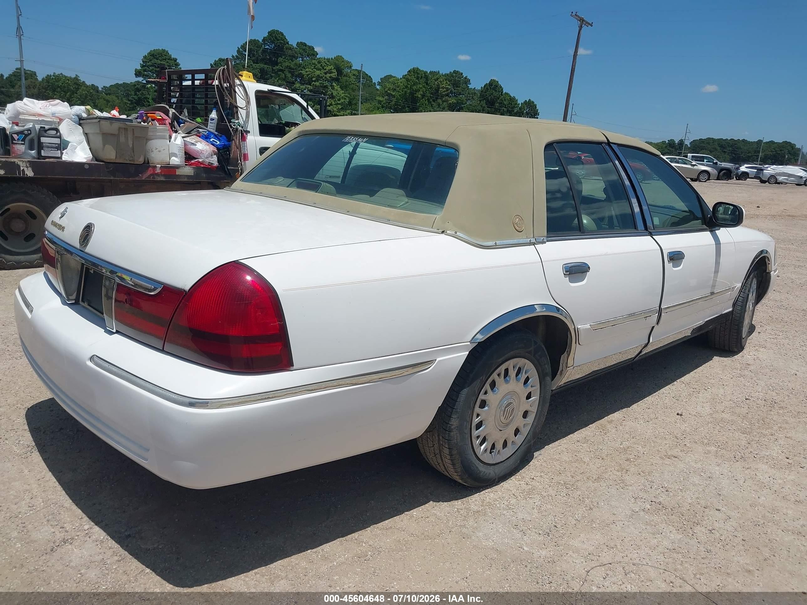 2003 Mercury Grand Marquis Gs Белый vin: 2MEFM74W33X635675