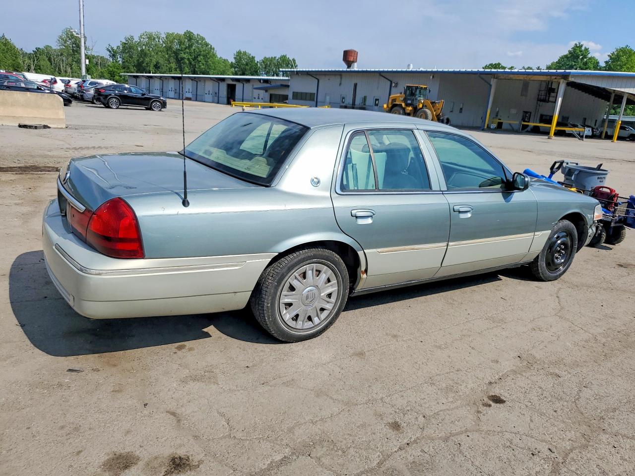 2005 Mercury Grand Marquis Gs Two Tone vin: 2MEFM74W35X604493