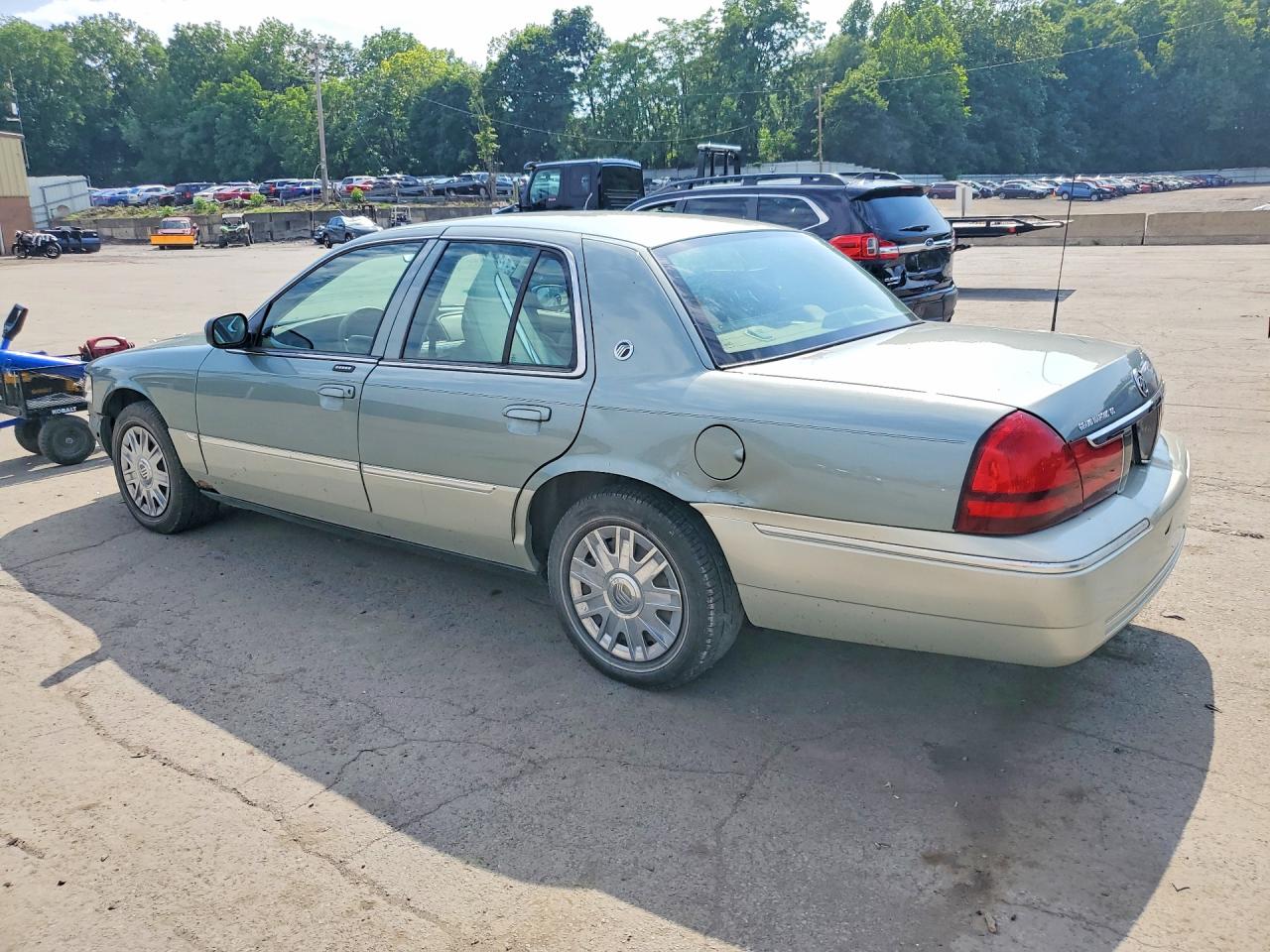 2005 Mercury Grand Marquis Gs Two Tone vin: 2MEFM74W35X604493