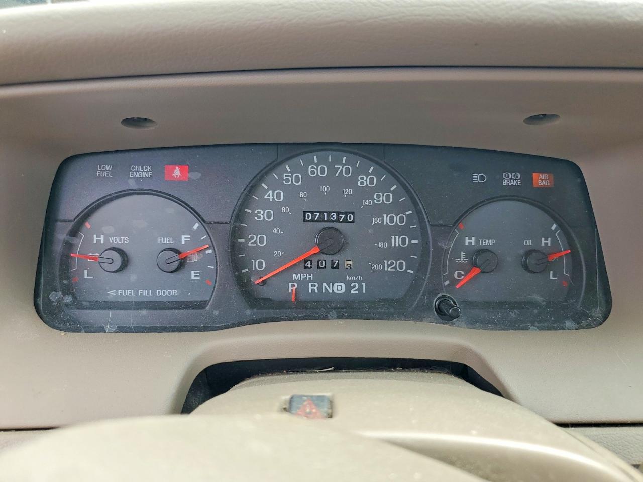 2005 Mercury Grand Marquis Gs Two Tone vin: 2MEFM74W35X604493
