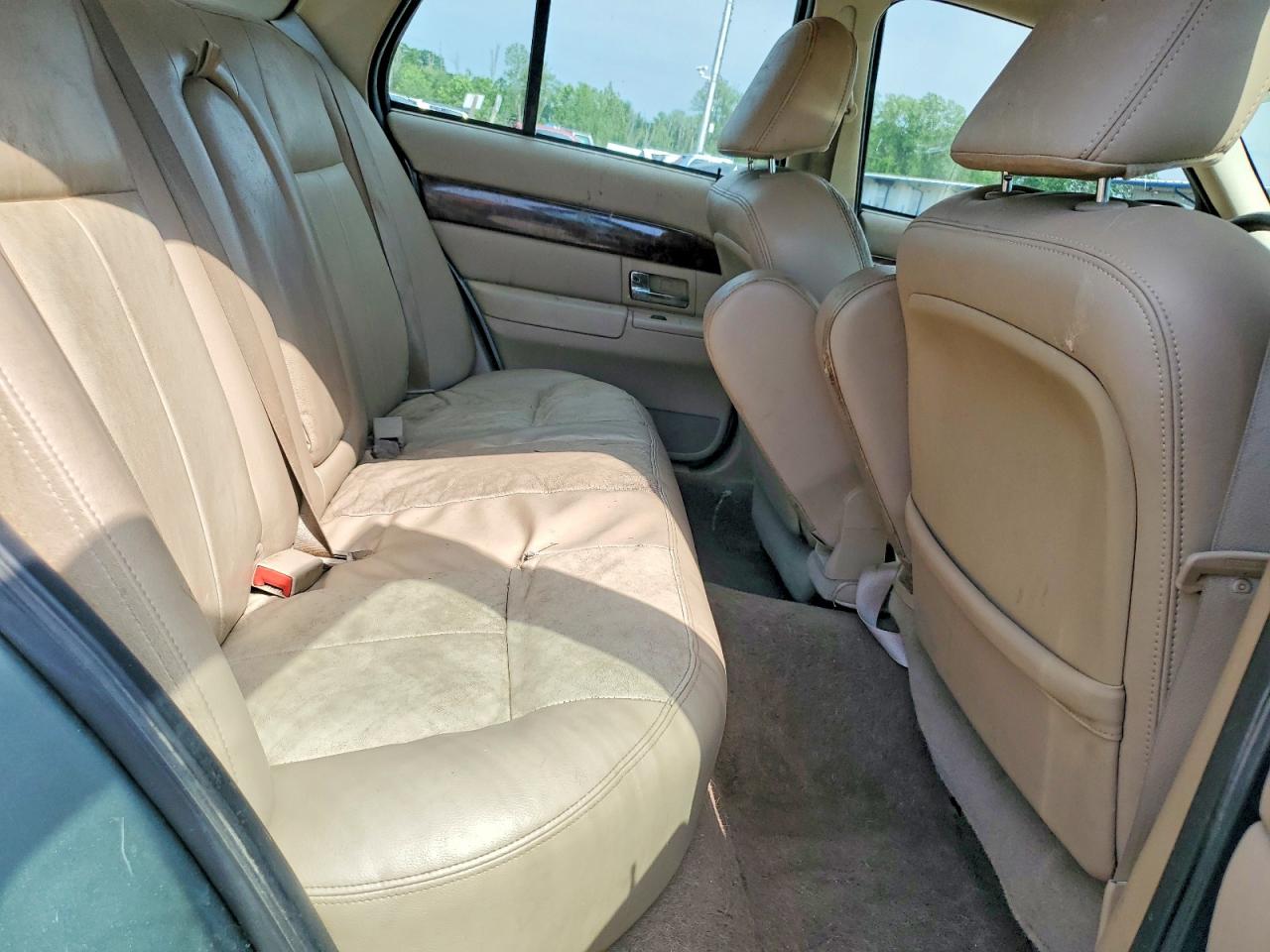 2005 Mercury Grand Marquis Gs Two Tone vin: 2MEFM74W35X604493