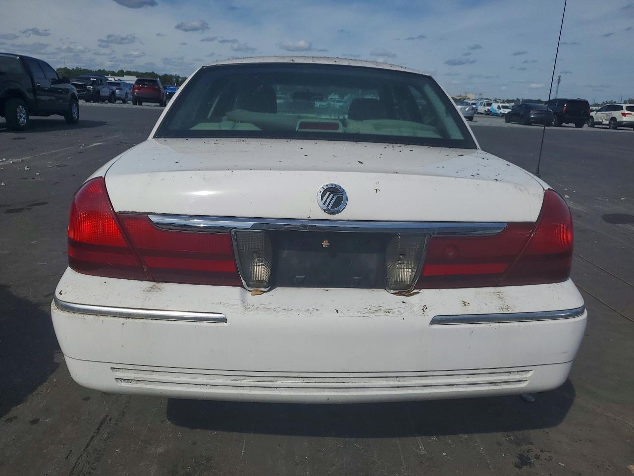 2005 Mercury Grand Marquis Gs White vin: 2MEFM74W35X673264