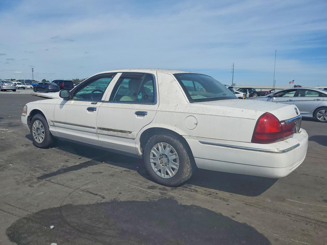 2005 Mercury Grand Marquis Gs White vin: 2MEFM74W35X673264