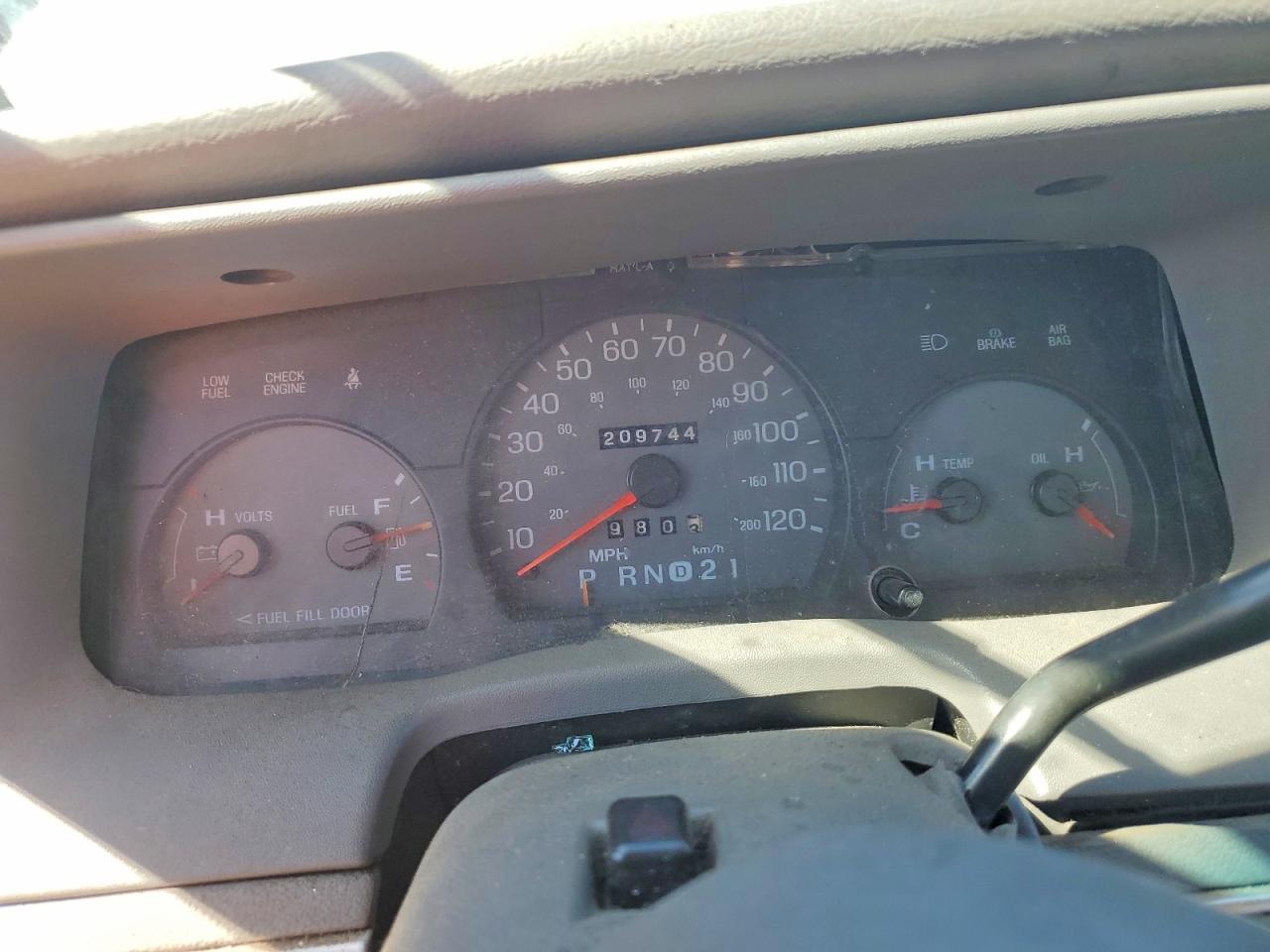 1999 Mercury Grand Marquis Gs White vin: 2MEFM74W3XX700403