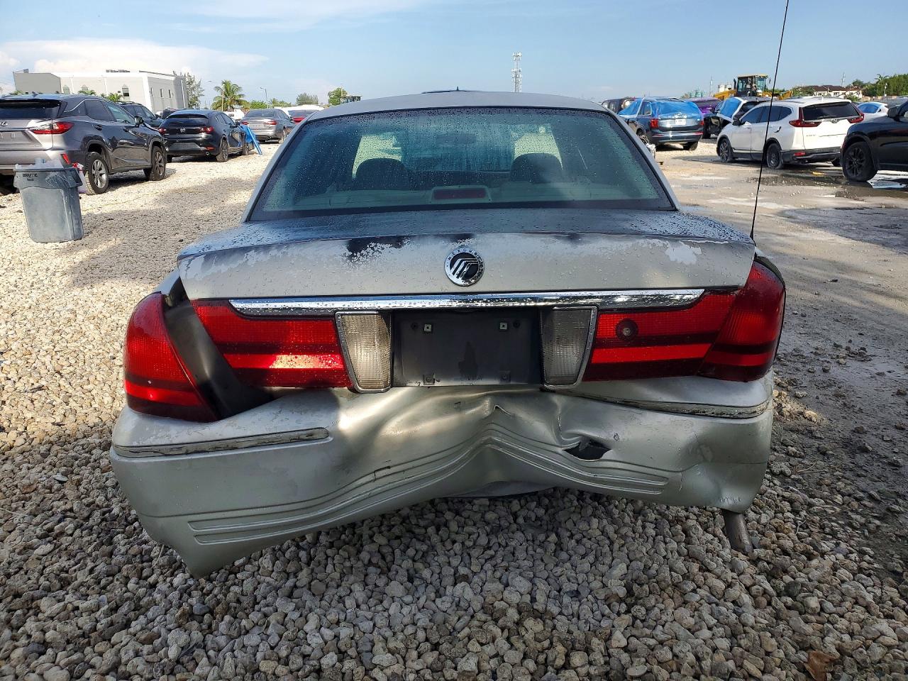 2005 Mercury Grand Marquis Gs Beige vin: 2MEFM74W45X639611