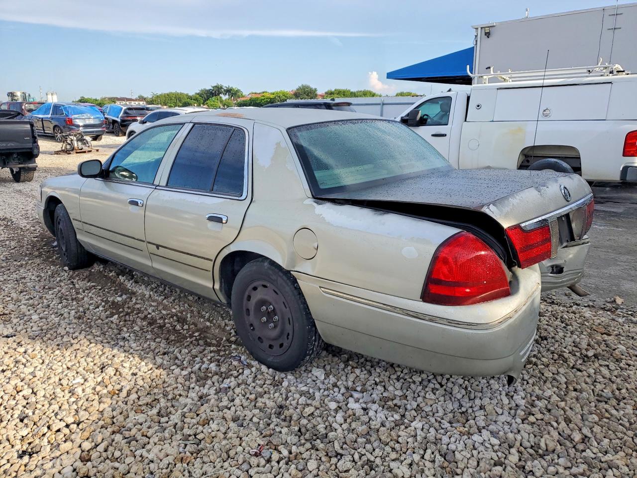 2005 Mercury Grand Marquis Gs Beige vin: 2MEFM74W45X639611
