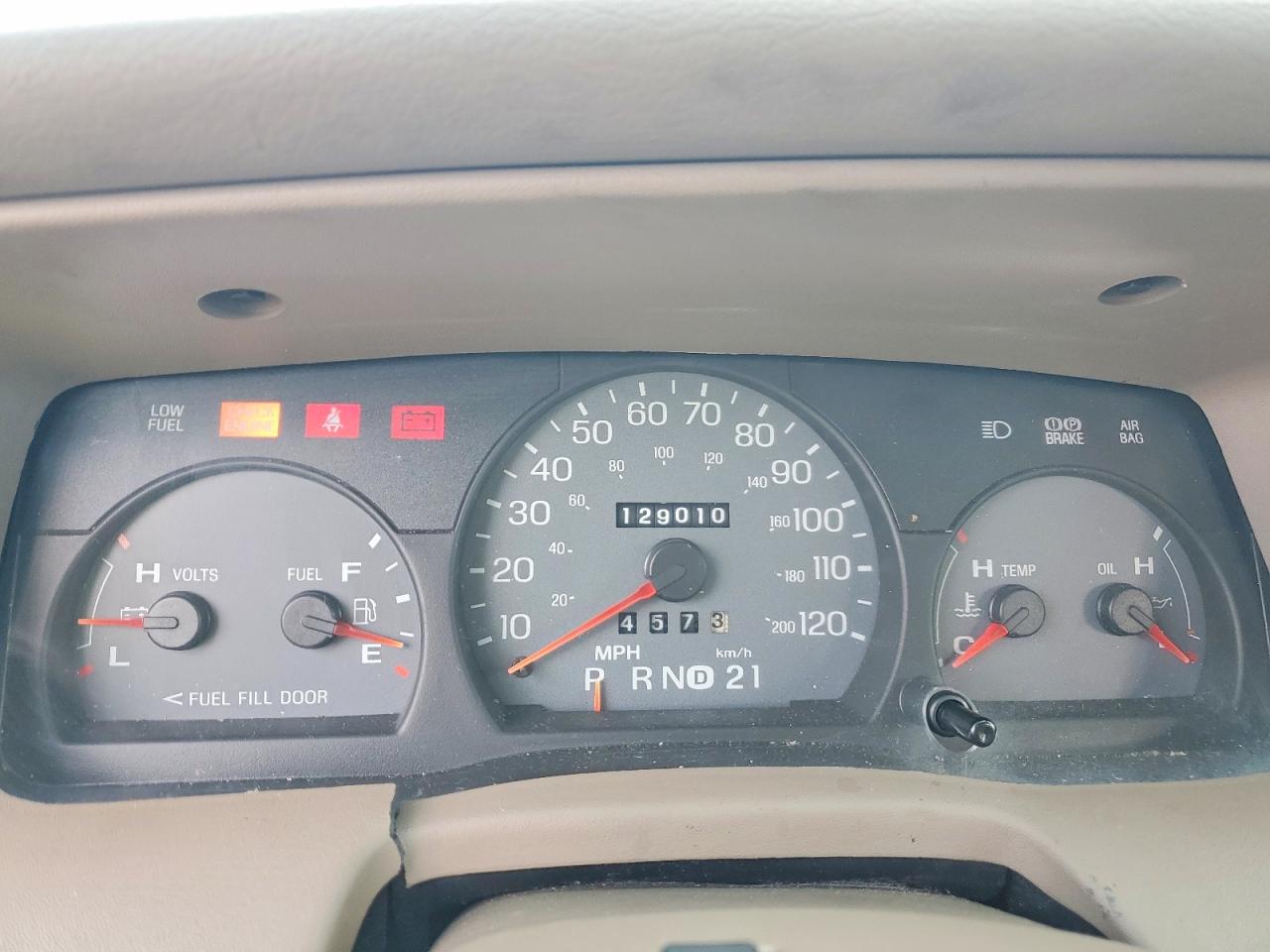 2005 Mercury Grand Marquis Gs Beige vin: 2MEFM74W45X639611
