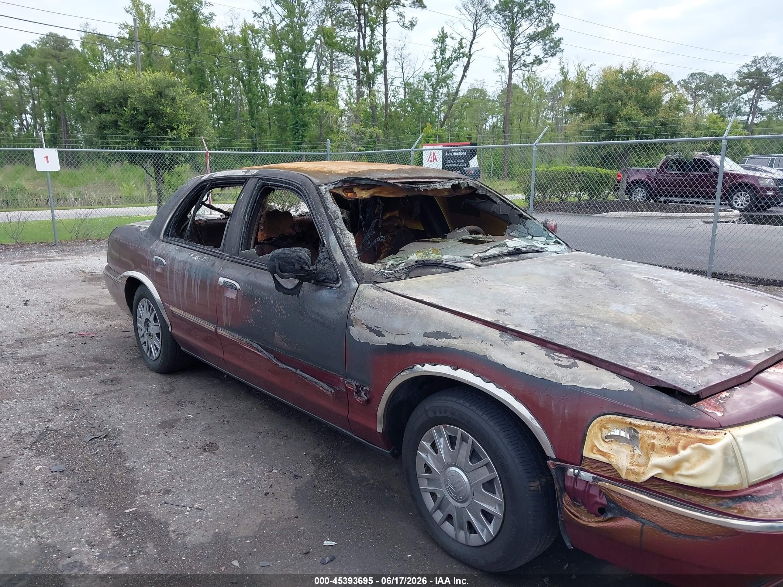 2007 Mercury Grand Marquis Gs Burgundy vin: 2MEFM74W47X609219