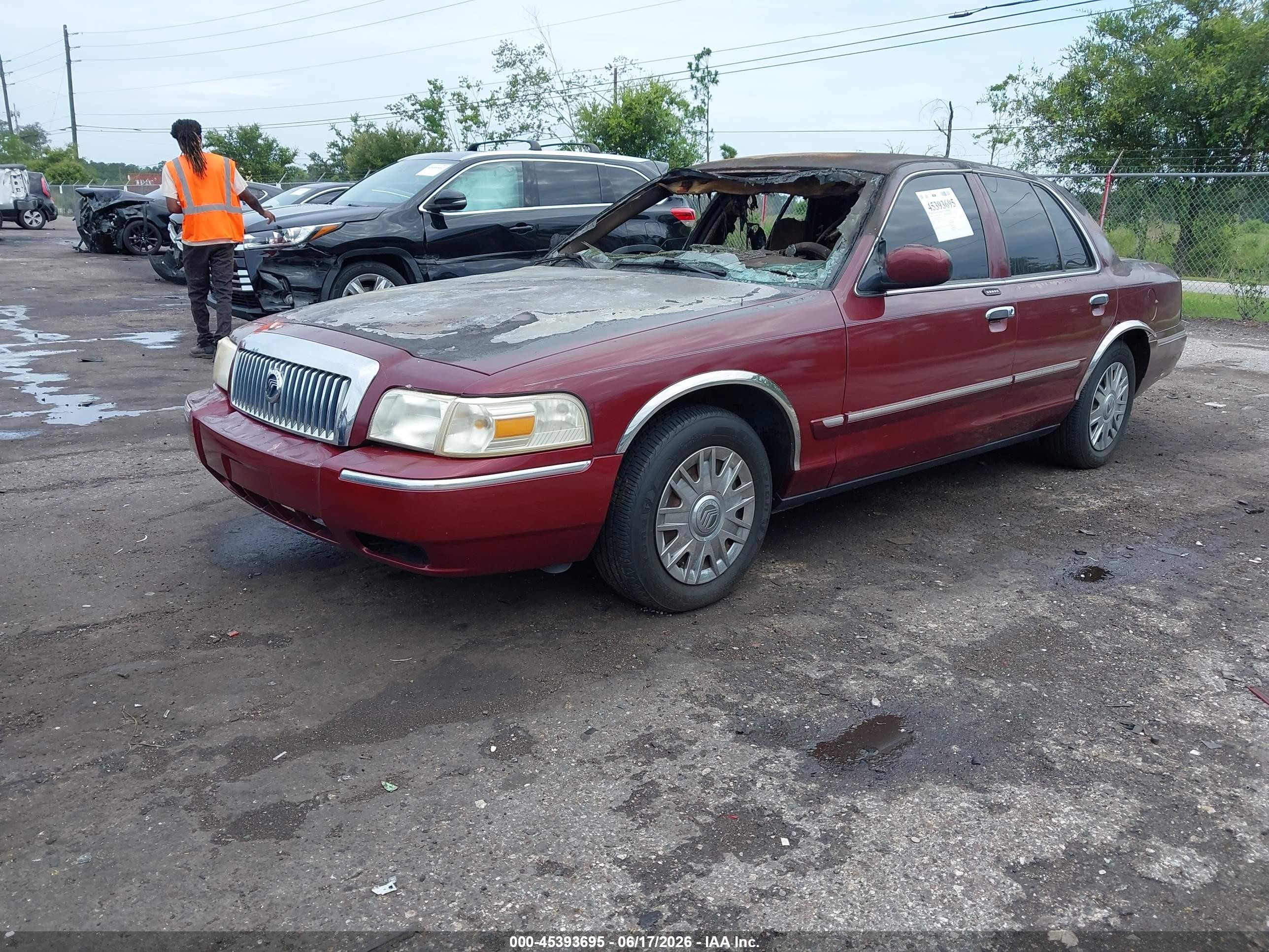 2007 Mercury Grand Marquis Gs Burgundy vin: 2MEFM74W47X609219