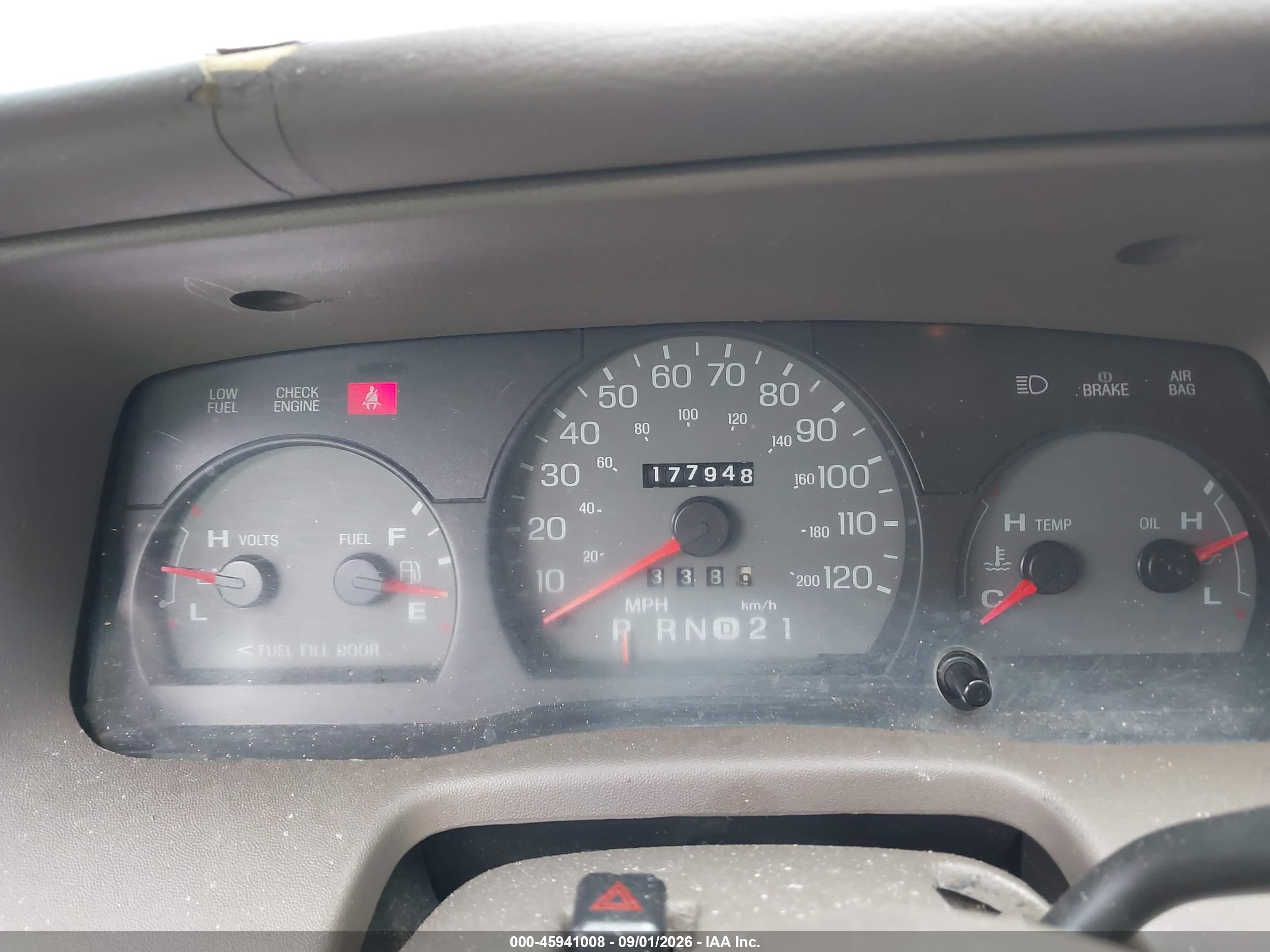 1999 Mercury Grand Marquis Gs Золотой vin: 2MEFM74W4XX664348