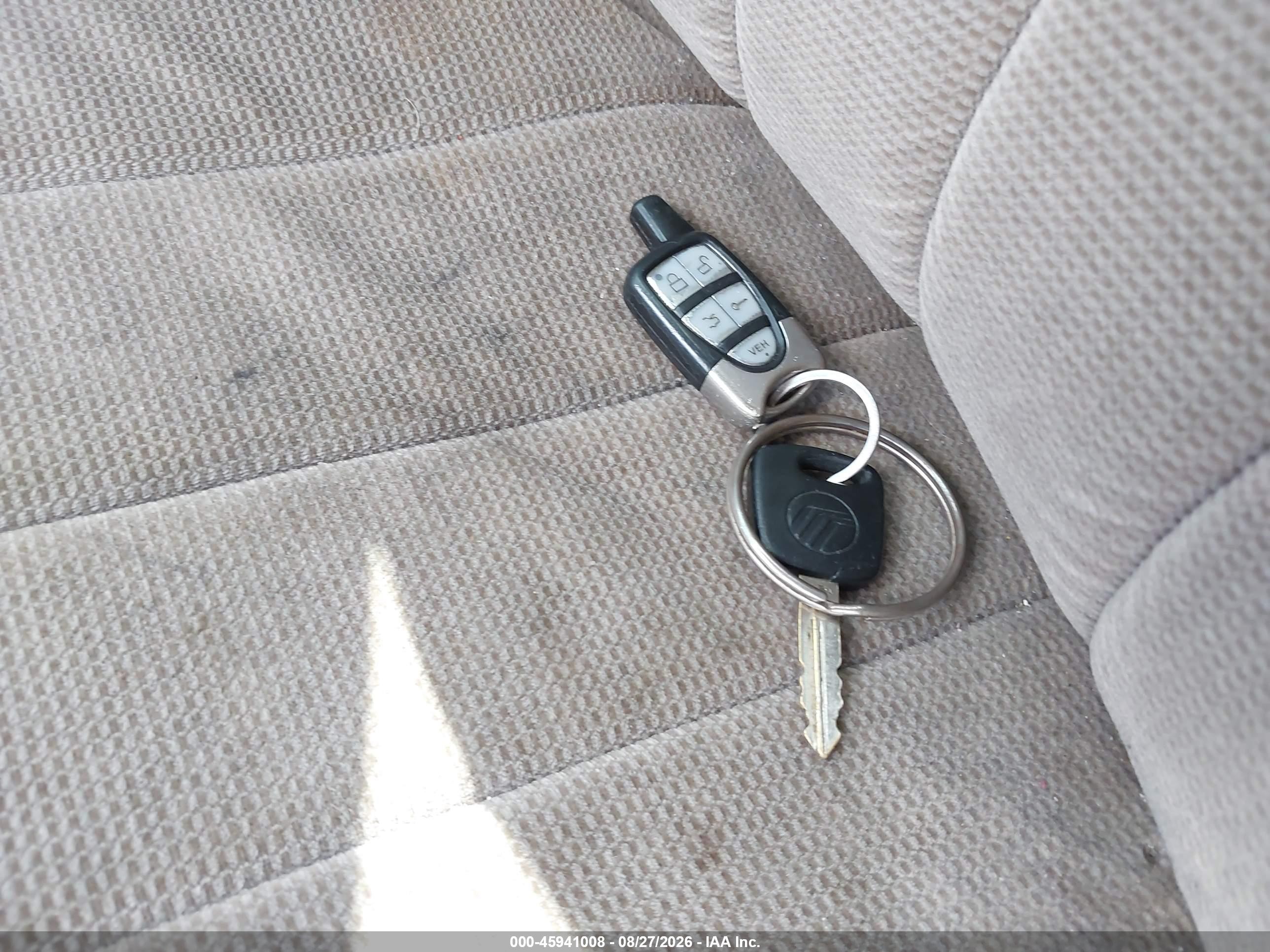 1999 Mercury Grand Marquis Gs Золотой vin: 2MEFM74W4XX664348