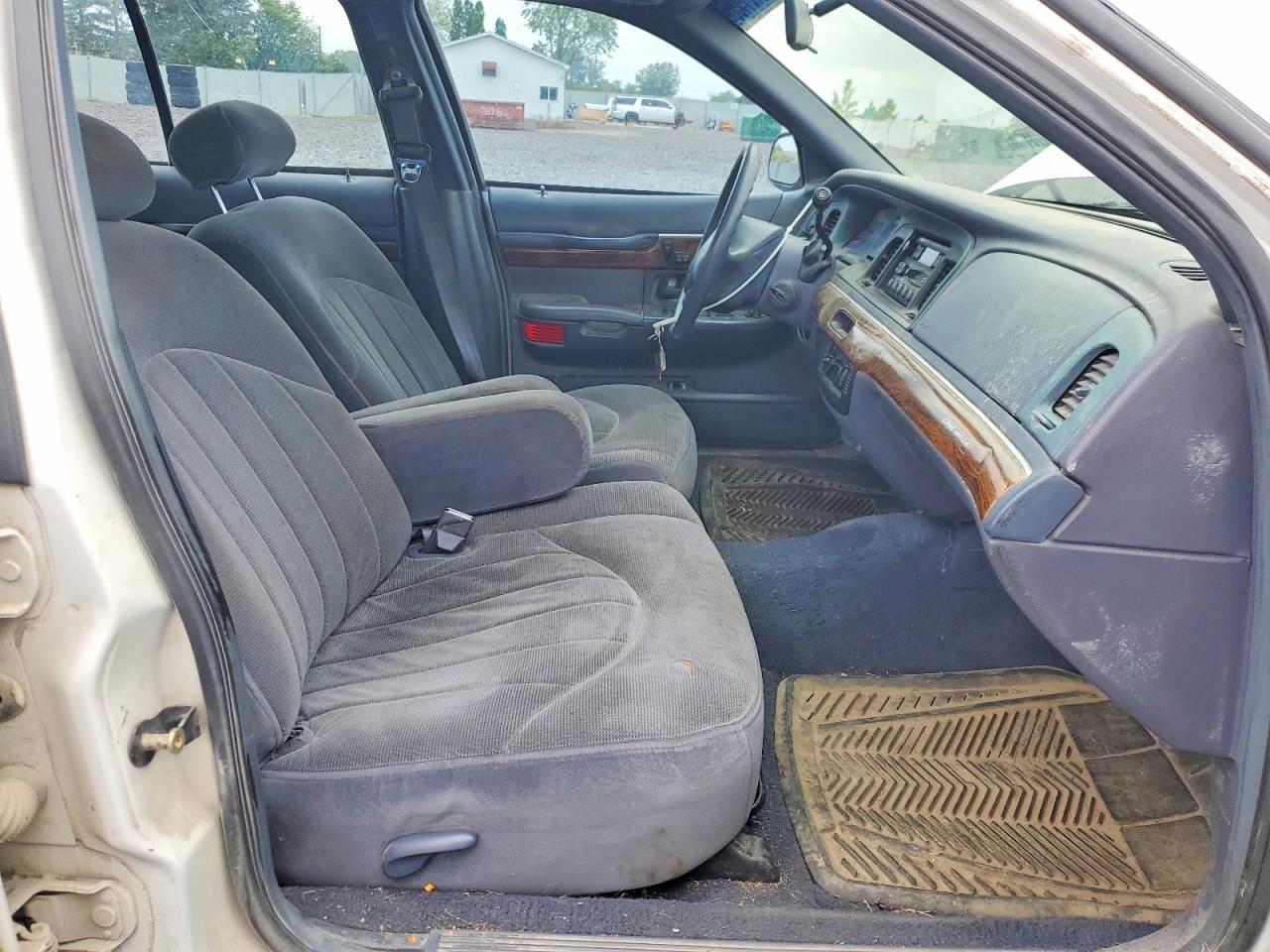 1999 Mercury Grand Marquis Gs White vin: 2MEFM74W4XX735306