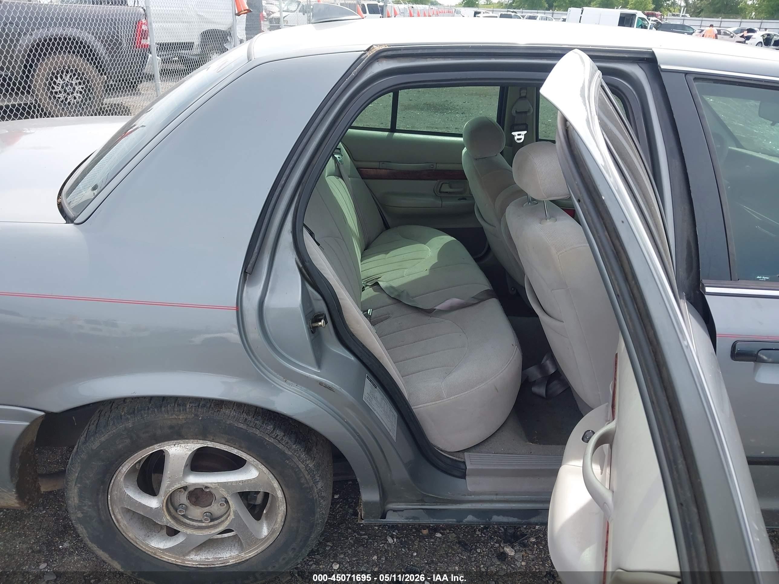 2000 Mercury Grand Marquis Gs Gray vin: 2MEFM74W4YX635529