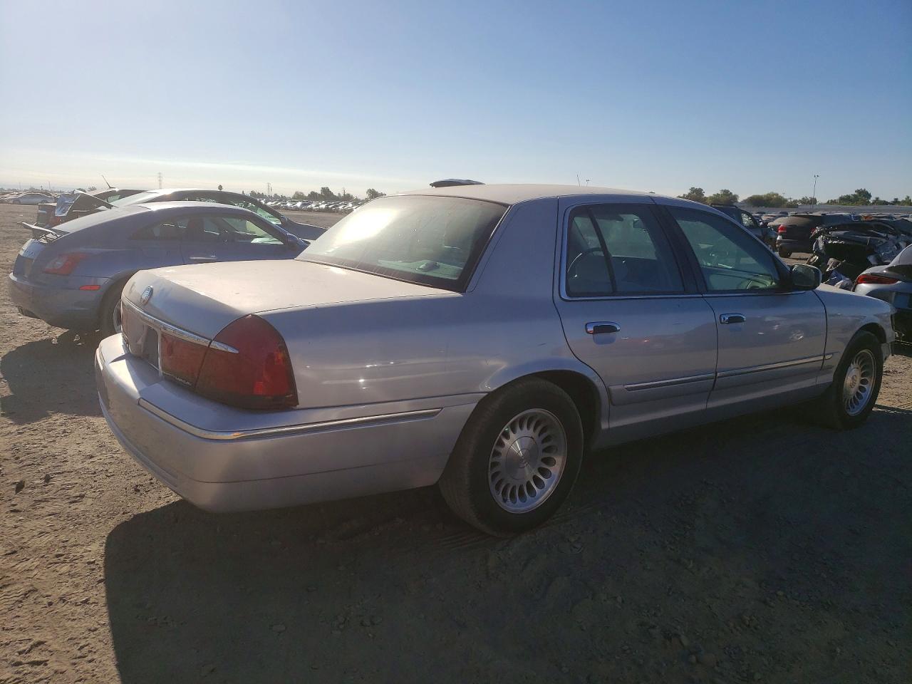 2001 Mercury Grand Marquis Gs Серебряный vin: 2MEFM74W51X655181