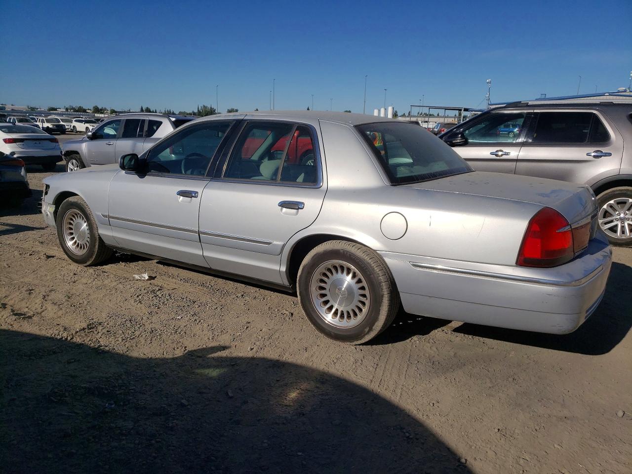 2001 Mercury Grand Marquis Gs Серебряный vin: 2MEFM74W51X655181