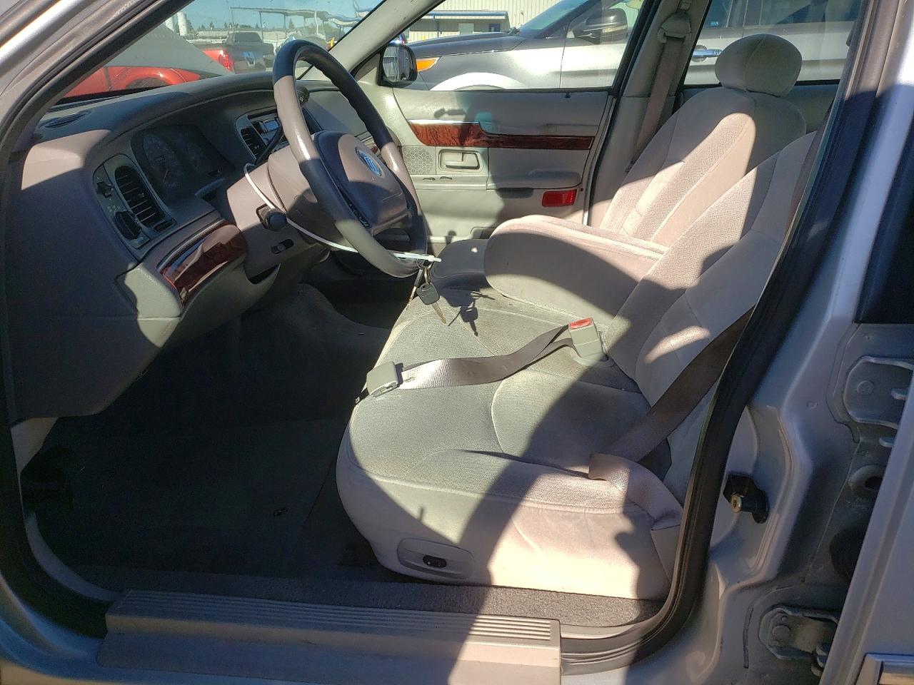 2001 Mercury Grand Marquis Gs Серебряный vin: 2MEFM74W51X655181