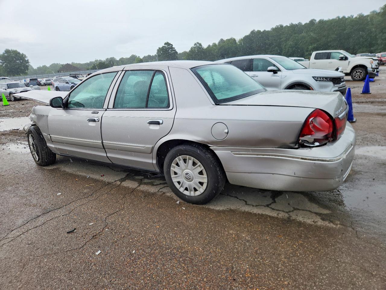 2004 Mercury Grand Marquis Gs Silver vin: 2MEFM74W54X642001
