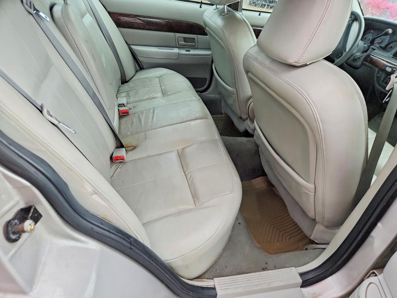 2004 Mercury Grand Marquis Gs Silver vin: 2MEFM74W54X642001