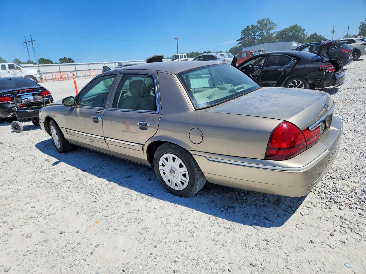 2004 Mercury Grand Marquis Gs Tan vin: 2MEFM74W54X654956