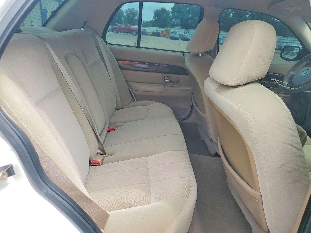 2005 Mercury Grand Marquis Gs White vin: 2MEFM74W55X630030