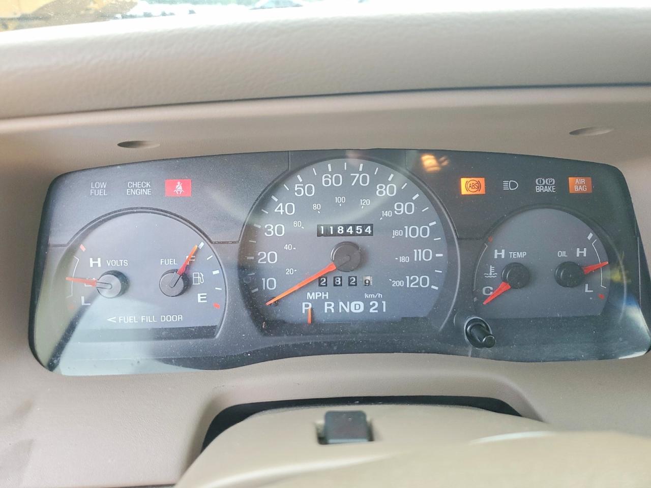 2005 Mercury Grand Marquis Gs White vin: 2MEFM74W55X630030