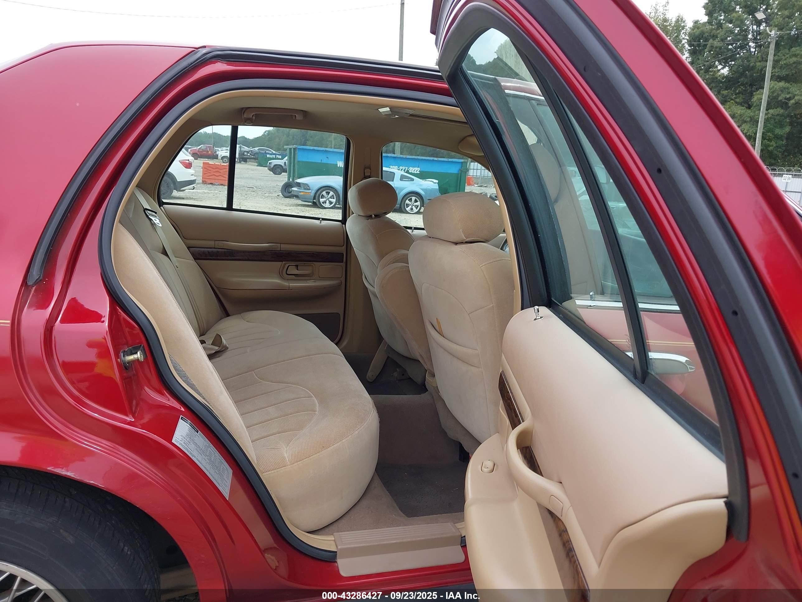 1998 Mercury Grand Marquis   Orange vin: 2MEFM74W5WX606621